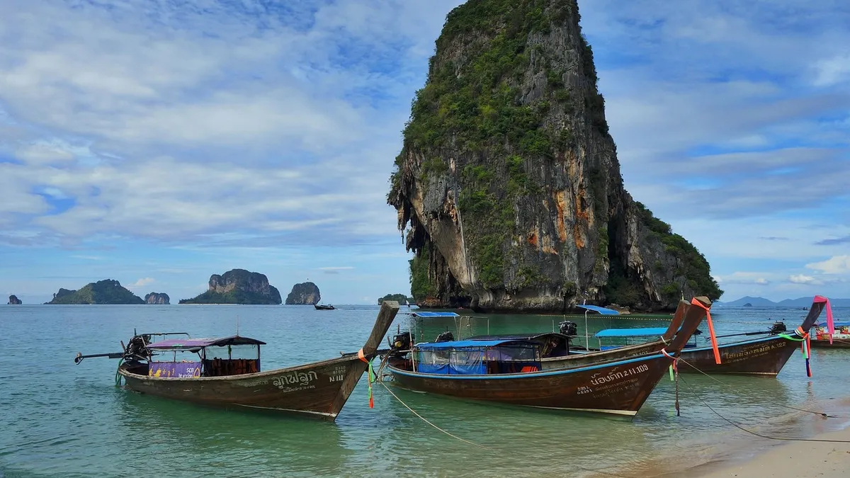 bác sĩ da liễu khám viêm nang lông da liễu