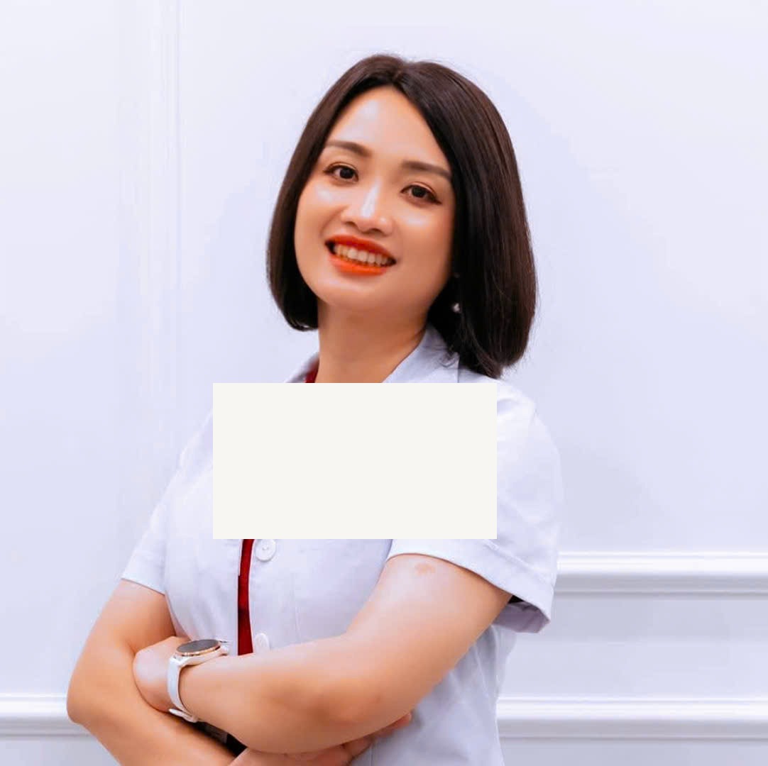 Bác sĩ chuyên khoa da liễu tư vấn điều trị bệnh da