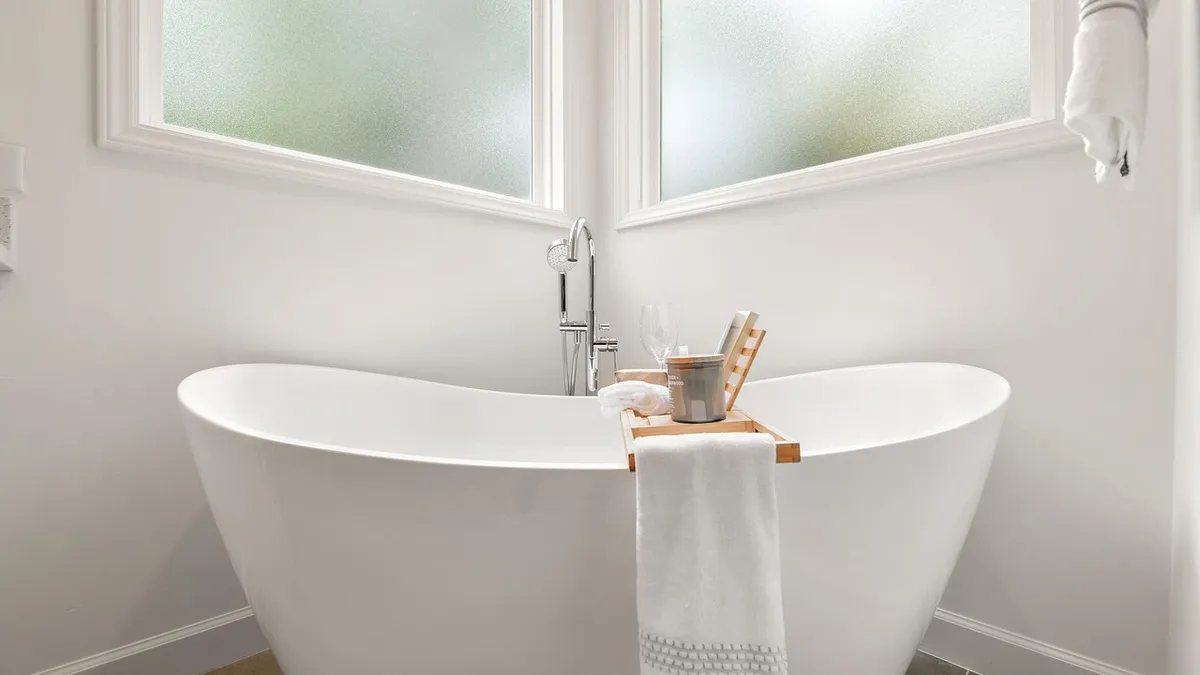 Hướng dẫn tắm lá đúng cách – 5 bước đơn giản - viêm nang lông tắm lá gì - da liễu